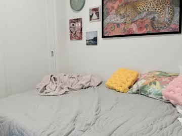 ariah_is_blonde's chat room