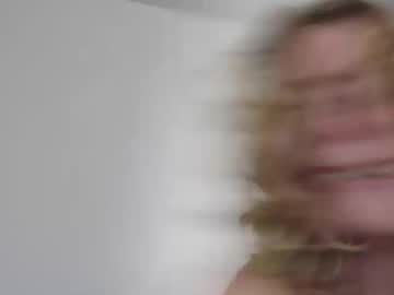 toofreakyforu's chat room