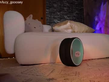 lucy_gooosey's chat room