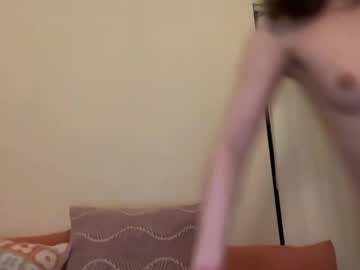 tinytittytia's chat room