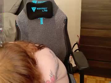 strawberryyfoxie's chat room