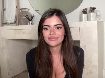 poutyselena's chat room