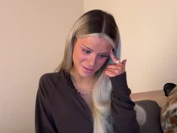 ella_hill's chat room