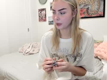 ariah_is_blonde's chat room