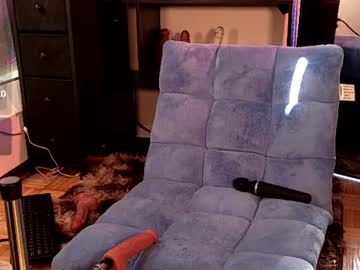 strawberryyfoxie's chat room