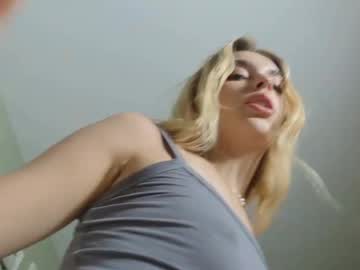 ellalowe's chat room