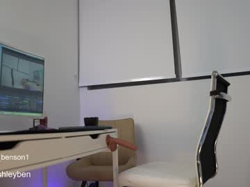 ashley_benson1's chat room