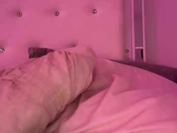 theblondeetwinss's chat room