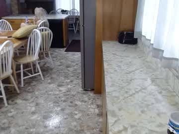 ellalowe's chat room