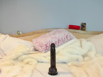 eatmygingersnapps's chat room