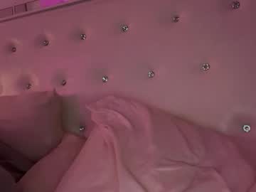 theblondeetwinss's chat room