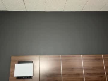 deepthroatqueen33's chat room