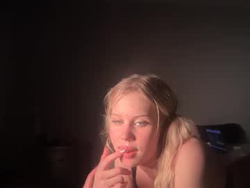 lunarose17's chat room