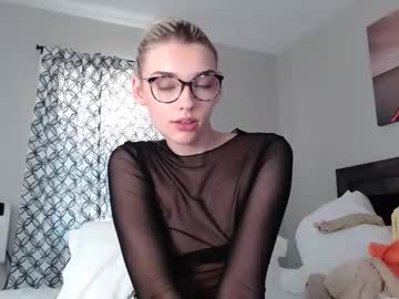 ellalowe's chat room