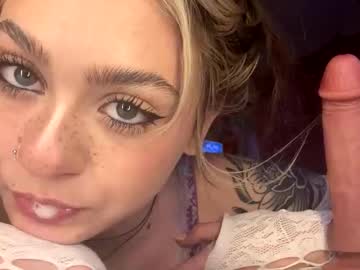 peachesncreampiezz's chat room