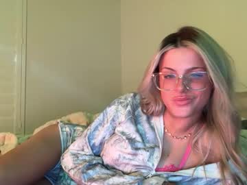 ella_hill's chat room