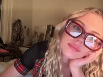 lunarose17's chat room