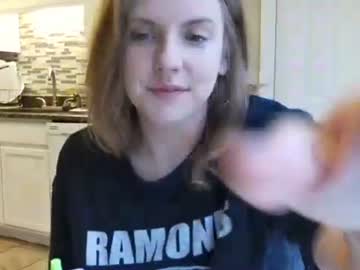 tinywithtiddies's chat room