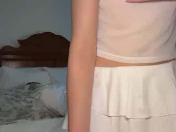 ellalowe's chat room