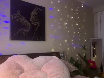 abbienextdoor's chat room