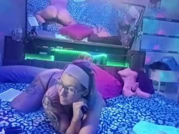 kikilovespartylights's chat room