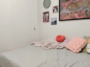 ariah_is_blonde's chat room