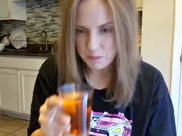 tinywithtiddies's chat room