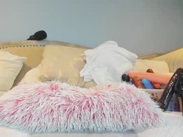 eatmygingersnapps's chat room