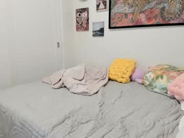 ariah_is_blonde's chat room