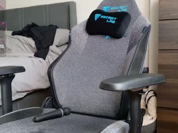 strawberryyfoxie's chat room