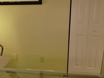 summerishotter's chat room