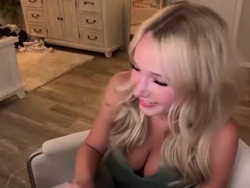 roxyrain2736's chat room