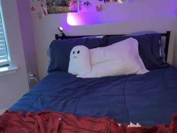 elliee81's chat room