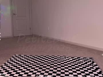 petitebrat's chat room