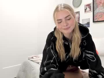 ariah_is_blonde's chat room