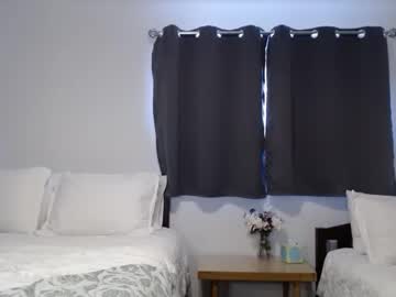 ellalowe's chat room