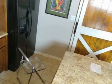 ellalowe's chat room