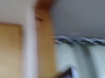 ellalowe's chat room