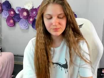 tiny_girl_18's chat room