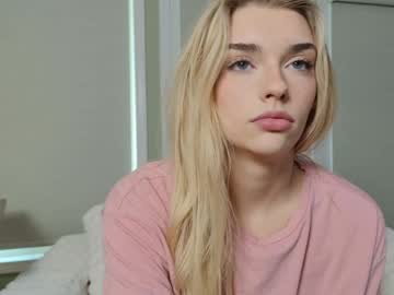 ellalowe's chat room