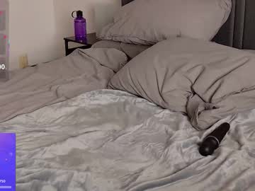 strawberryyfoxie's chat room