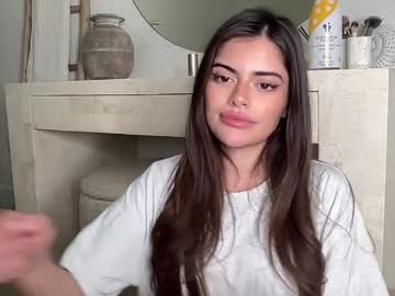 poutyselena's chat room