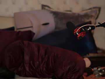 avalonnfoxx's chat room