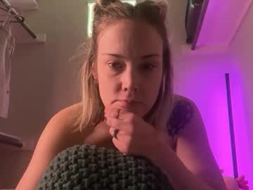 leanneluxecouple's chat room