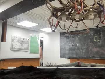 mysteriousmadam_'s chat room