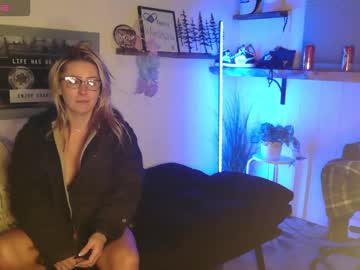 nipple_queenxoxo's chat room