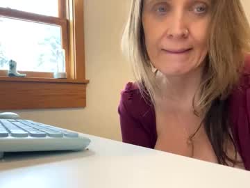 blueeyedddvixen's chat room