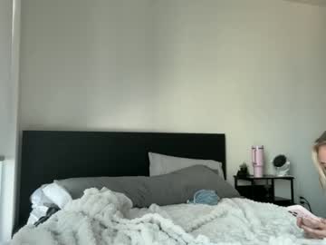 lightbluepufferfish's chat room