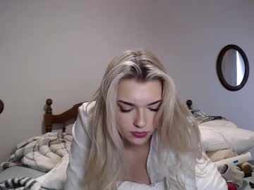 ellalowe's chat room