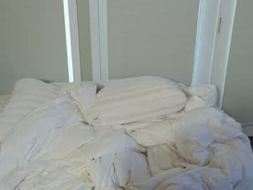 ellalowe's chat room